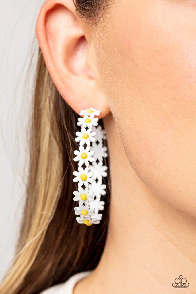 Daisy Disposition White Earrings - Paparazzi 